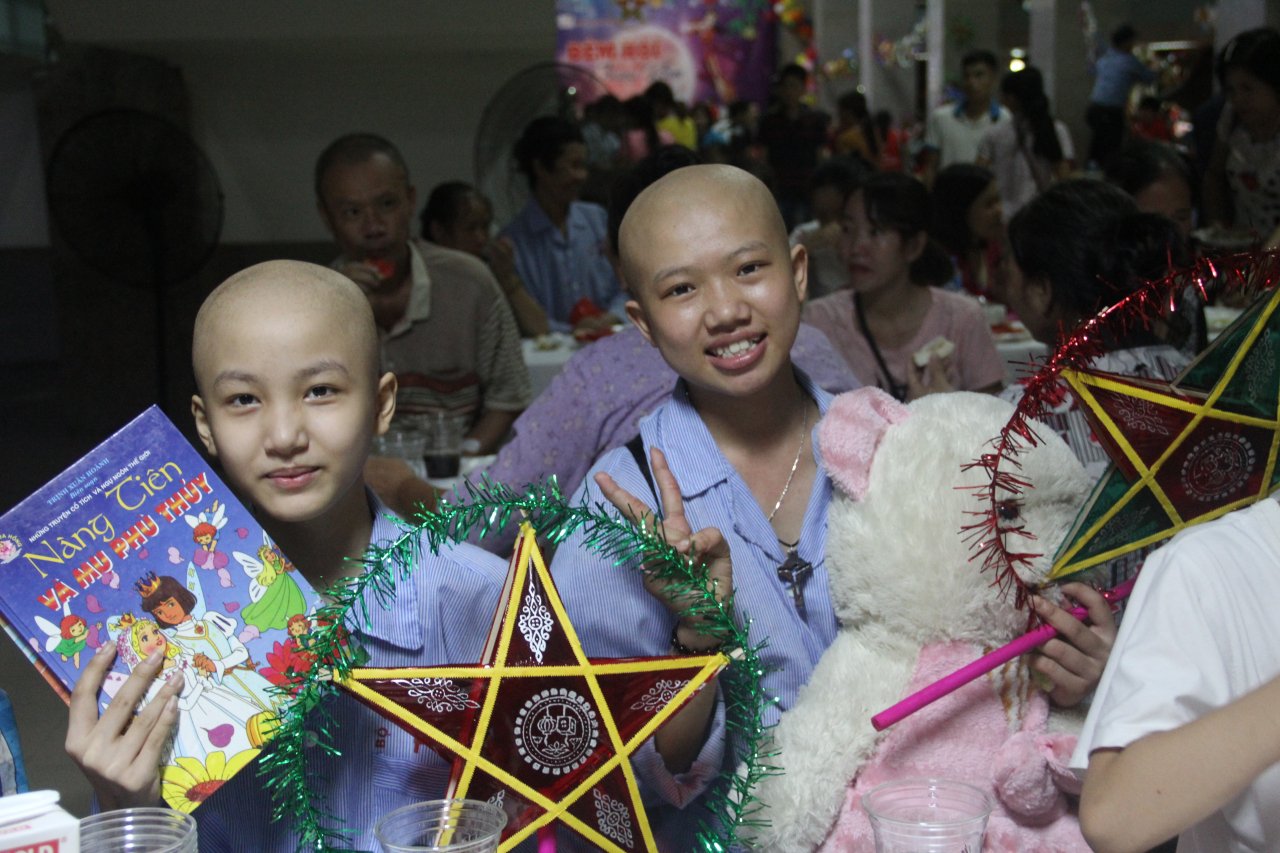trung-thu-som-cua-nhung-em-be-dau-troc