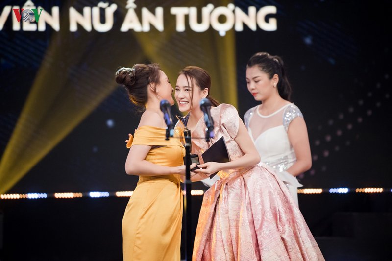 Nhã Phương giảm cân, đẹp cuốn hút trên thảm đỏ VTV Awards 2019