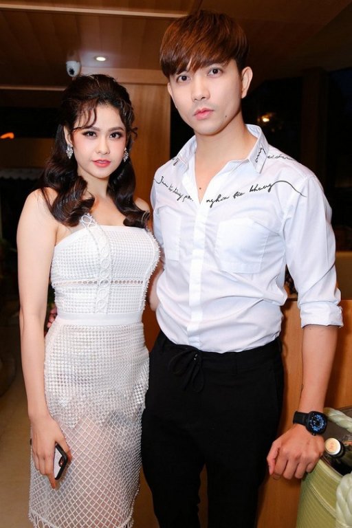 Sau khi ly hôn, Trương Quỳnh Anh và Tim vẫn sống chung nhà để cùng nuôi dạy con. Tuy nhiên, mới đây, giọng ca 