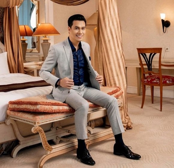 Việt Anh tiếp tục khoe ảnh đẹp trai, phong độ sau dao kéo. 