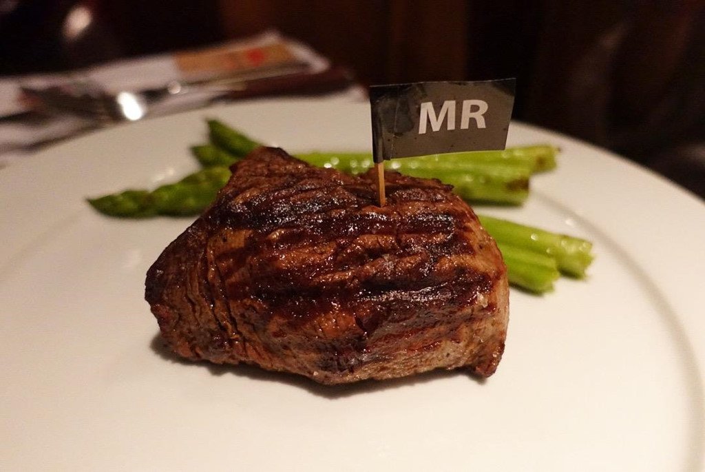 5 nha hang steak dat xat ra mieng noi tieng o Ha Noi hinh anh 3 