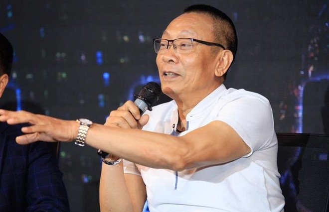 MC Lại Văn Sâm tiết lộ sau khi nghỉ hưu, cuộc sống của anh không có nhiều sự thay đổi. Sự thay đổi lớn nhất là show nhiều hơn, thu nhập tăng hơn. MC kỳ cựu chia sẻ: