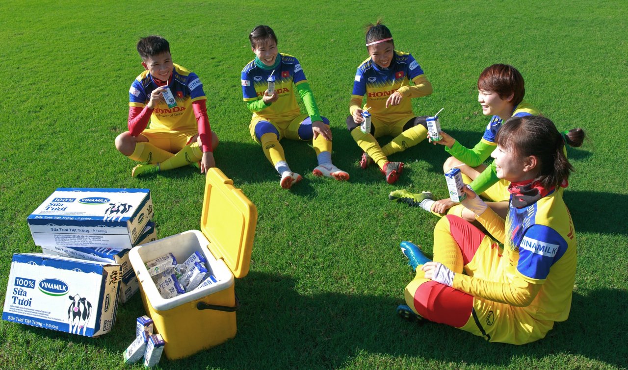 bat-mi-dinh-duong-vang-cung-doi-tuyen-bong-da-nu-quoc-gia-gianh-cup-vo-dich-dong-nam-a-2019