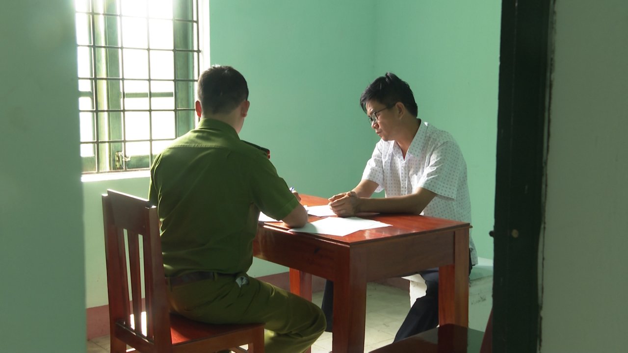 no-quen-biet-voi-lanh-dao-cap-cao-nguoi-dan-ong-chiem-doat-12-ty-dong-cua-trum-cat-xu-hue