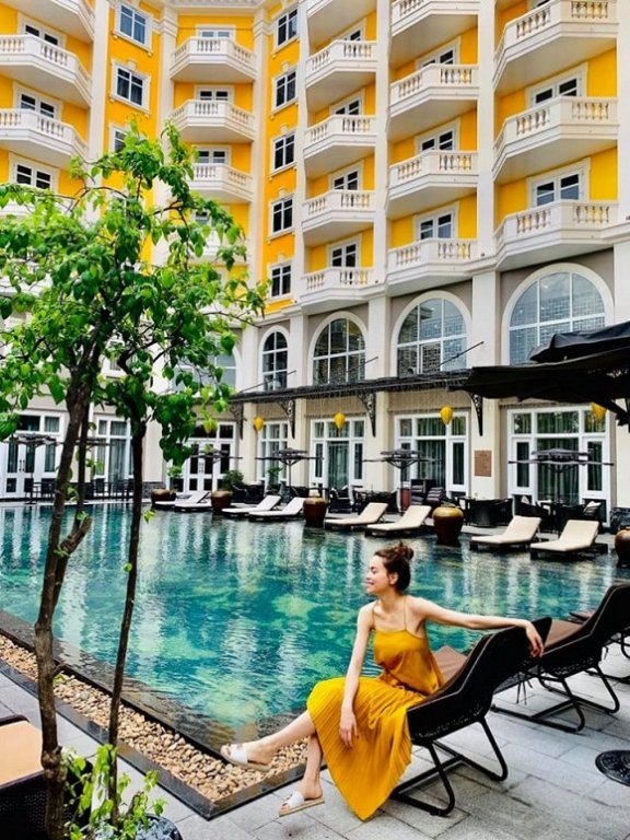 Hồ Ngọc Hà lộ thân hình gầy trơ xương trong ảnh mới.