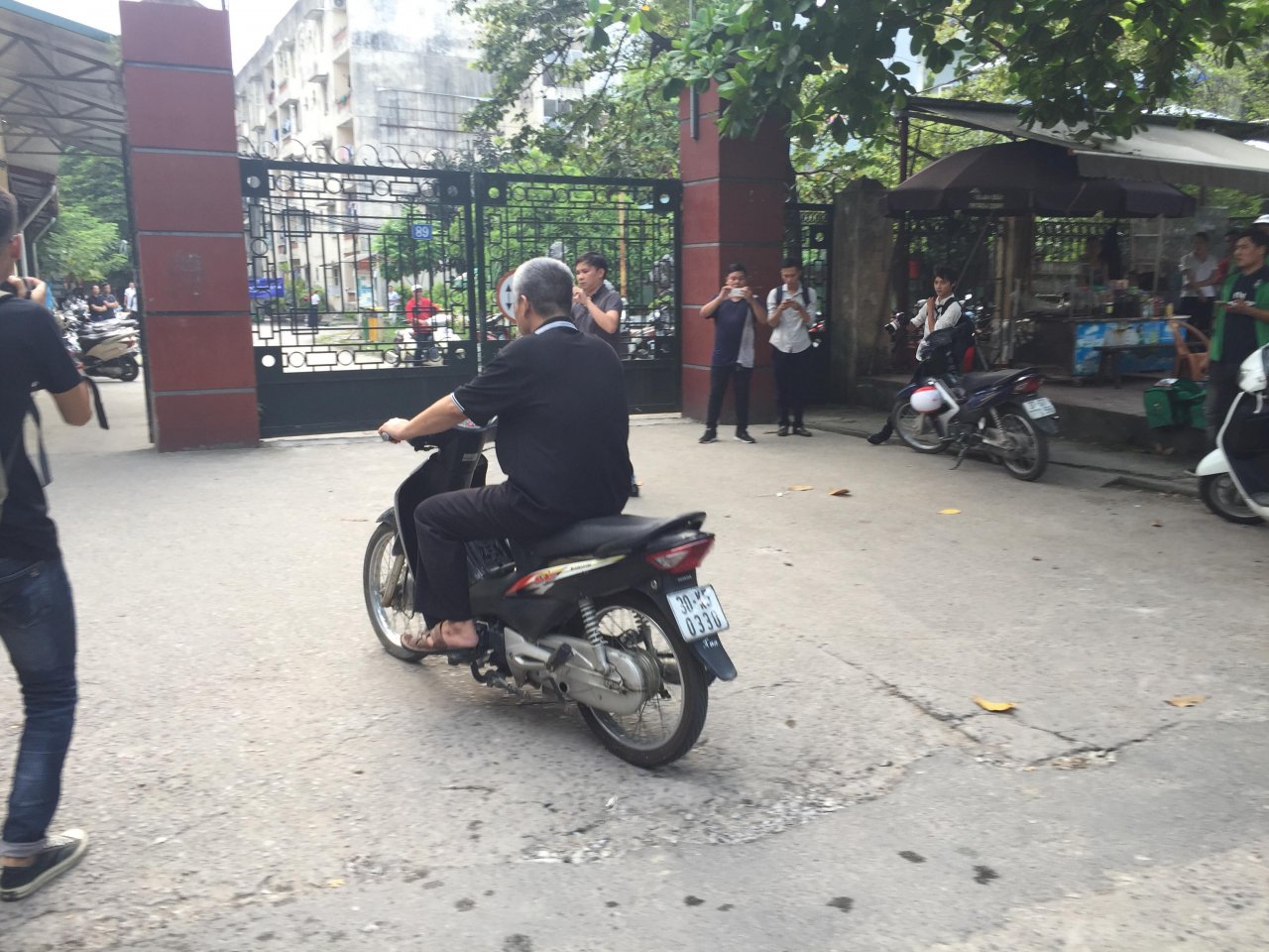 tiep-tuc-thuc-nghiem-hien-truong-vu-be-trai-tu-vong-tren-xe-dua-don-truong-gateway