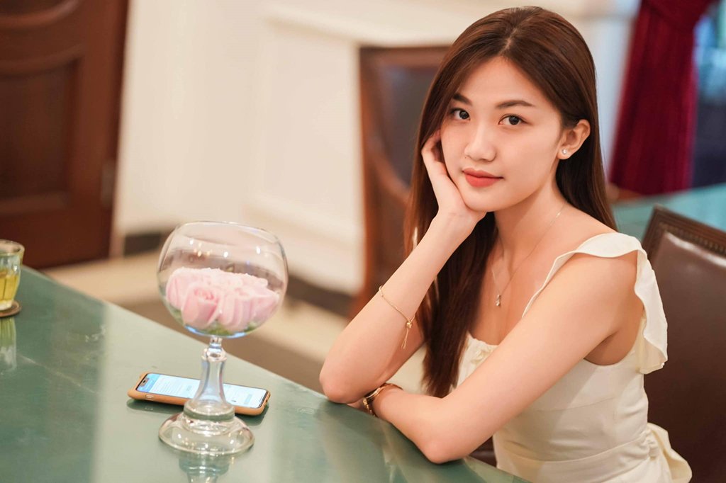 Trà tiểu tam: 'Tôi rùng mình khi phải quay cảnh nóng với 2 bạn diễn'