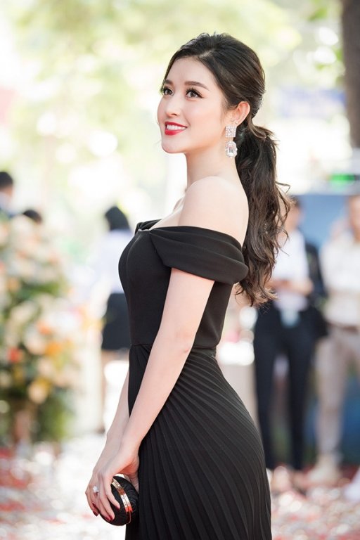 Huyền My khoe vẻ tươi tắn trong sự kiện mới đây.