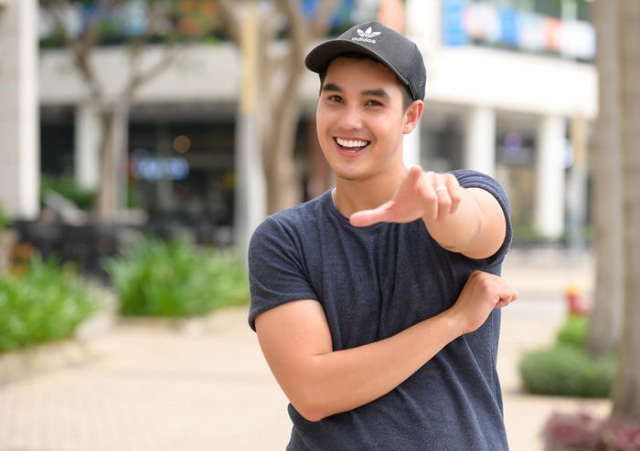 Nụ cười cực duyên của chàng Hotboy sinh năm 1990 tài năng