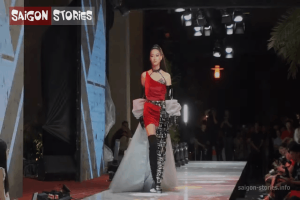 luong-thuy-linh-catwalk-voi-than-thai-lanh-bang-sau-on-ao-mua-giai-hoa-hau-viet-nam-2019
