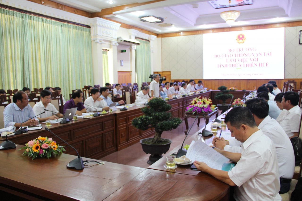 thua-thien-hue-de-xuat-bo-tri-nguon-von-de-som-khoi-cong-cay-cau-qua-song-huong