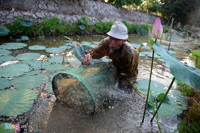 Lúc về già, ông sống cuộc đời của một người nông dân bình dị. (Ảnh: Trương Thanh Tùng).
