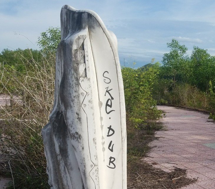 hang-chuc-buc-tuong-bi-ve-bay-xuong-cap-o-cong-vien-ma-mi-cua-co-do-hue