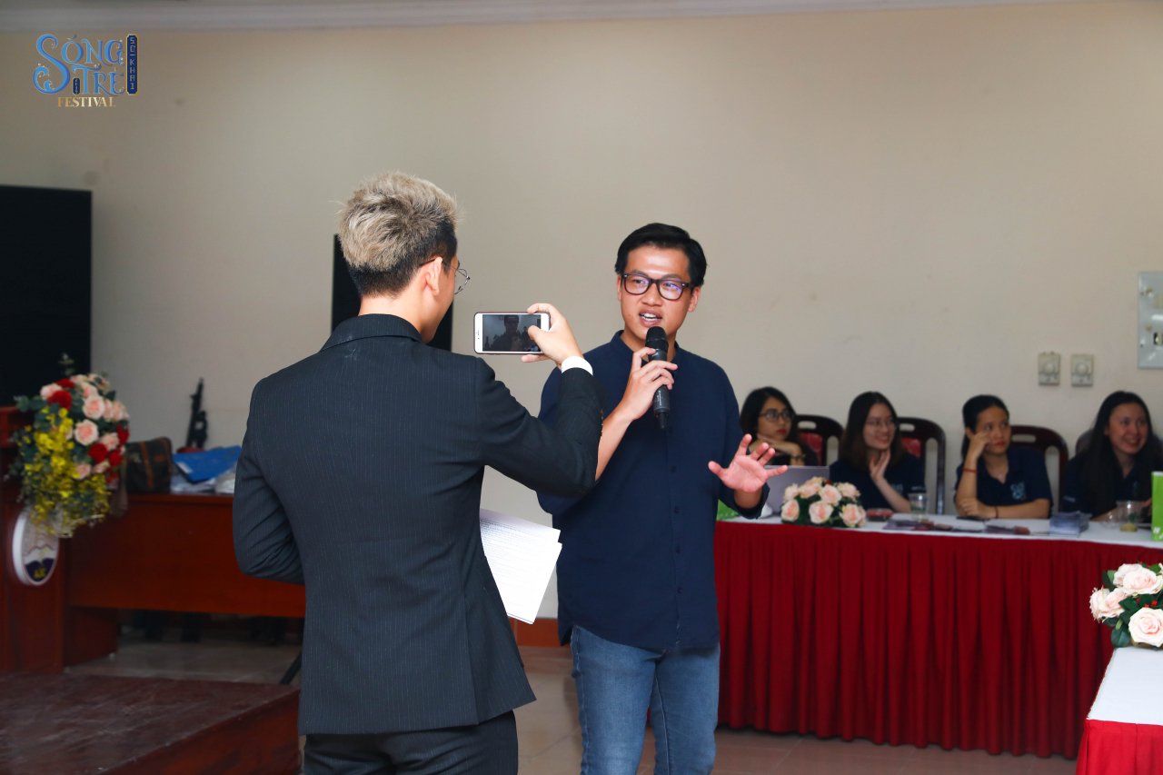 mc-tran-ngoc-khong-hoi-han-vi-theo-hoc-truong-dai-hoc-khoa-hoc-tu-nhien