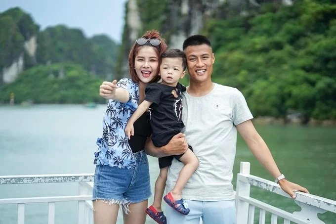 Trong bài phỏng vấn mới đây, Kỳ Hân cho biết sau khi sinh con muốn trở lại showbiz, tham gia đóng phim nhưng Mạc Hồng Quân không cho phép. 