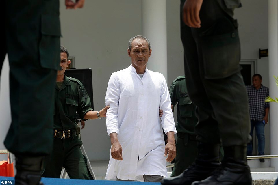 buoi-thi-hanh-an-ba-cap-doi-indonesia-pham-toi-the-hien-tinh-cam-noi-cong-cong