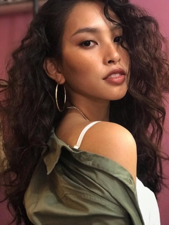 Trần Tiểu Vy từng đại diện Việt Nam tham dự Miss World 2018 tại Trung Quốc và lọt Top Hoa hậu Nhân ái. Nhìn lại một năm đăng quang, chân dài gốc Quảng Nam chia sẻ: 