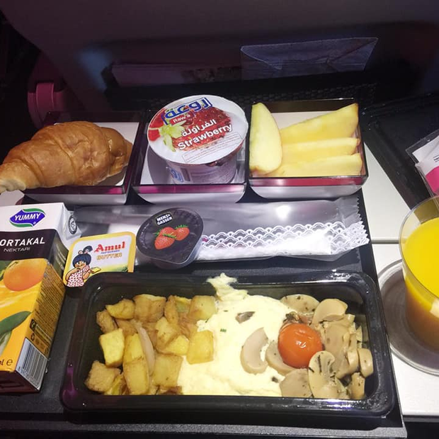 So sánh các suất ăn trên những chuyến bay quốc tế: Hãng hàng không quốc gia Việt Nam vẫn xuất sắc nhất còn lại thì... thà ăn mì gói còn hơn!