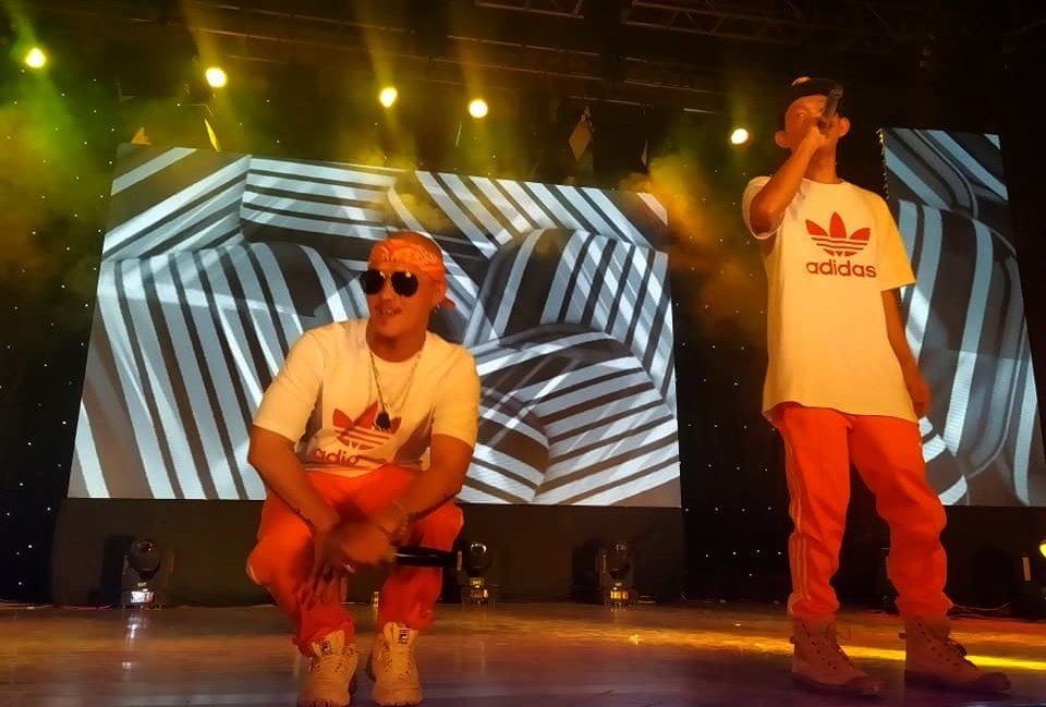 tan-sinh-vien-truong-bao-quay-nhiet-tinh-cung-huynh-james-pjnboys-trong-dem-spotlight-2019