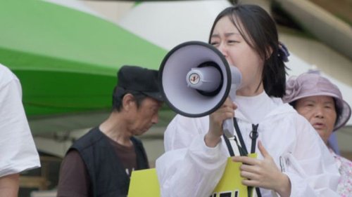 Cú đập bàn thay đổi số phận chàng trai đồng tính Hàn Quốc