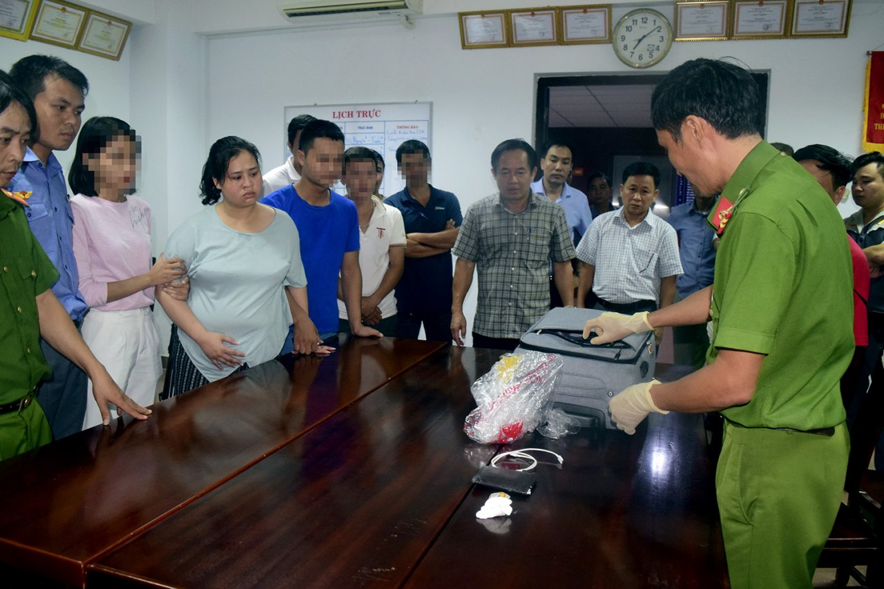 chum-anh-pha-duong-day-van-chuyen-ma-tuy-thu-giu-hon-30-ngan-vien-ma-tuy-tong-hop