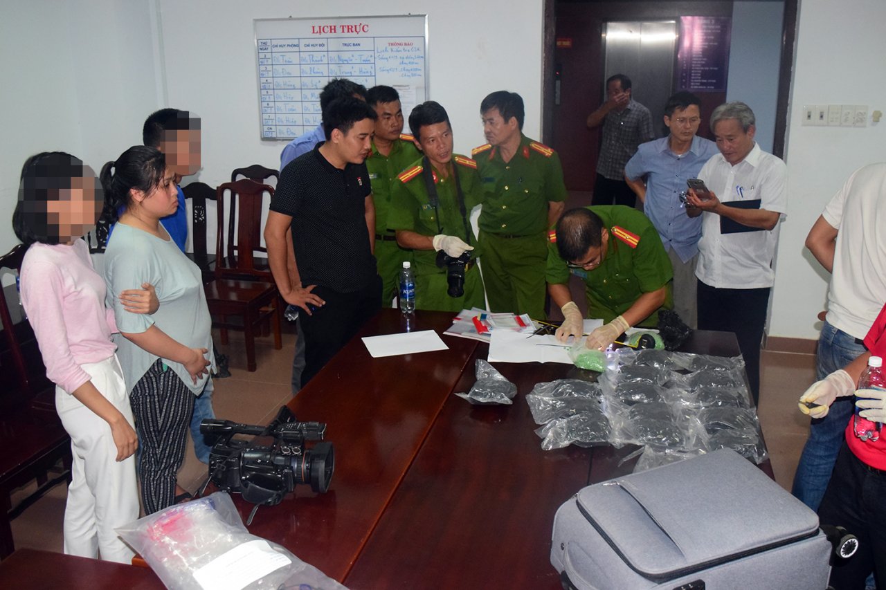 chum-anh-pha-duong-day-van-chuyen-ma-tuy-thu-giu-hon-30-ngan-vien-ma-tuy-tong-hop