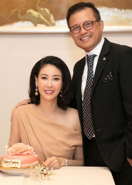 Hoa hậu có xuất thân khủng nhất Việt Nam: Cuộc đời long đong lận đận, trải qua sóng gió mới tìm thấy hạnh phúc - Ảnh 15. Cuộc đời long đong lận đận, trải qua sóng gió mới tìm thấy hạnh phúc