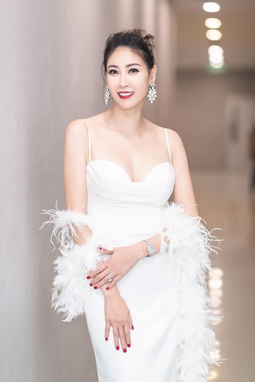 Hoa hậu có xuất thân khủng nhất Việt Nam: Cuộc đời long đong lận đận, trải qua sóng gió mới tìm thấy hạnh phúc - Ảnh 20. Cuộc đời long đong lận đận, trải qua sóng gió mới tìm thấy hạnh phúc