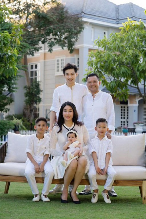 Hoa hậu có xuất thân khủng nhất Việt Nam: Cuộc đời long đong lận đận, trải qua sóng gió mới tìm thấy hạnh phúc - Ảnh 7. Cuộc đời long đong lận đận, trải qua sóng gió mới tìm thấy hạnh phúc