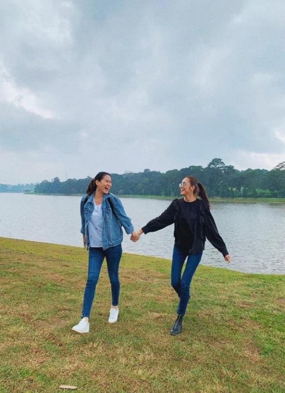 Chiếc quần jeans bó sát khiến 