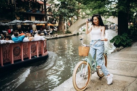 Hiền Thục chia sẻ ảnh trẻ trung như thiếu nữ kèm chú thích: