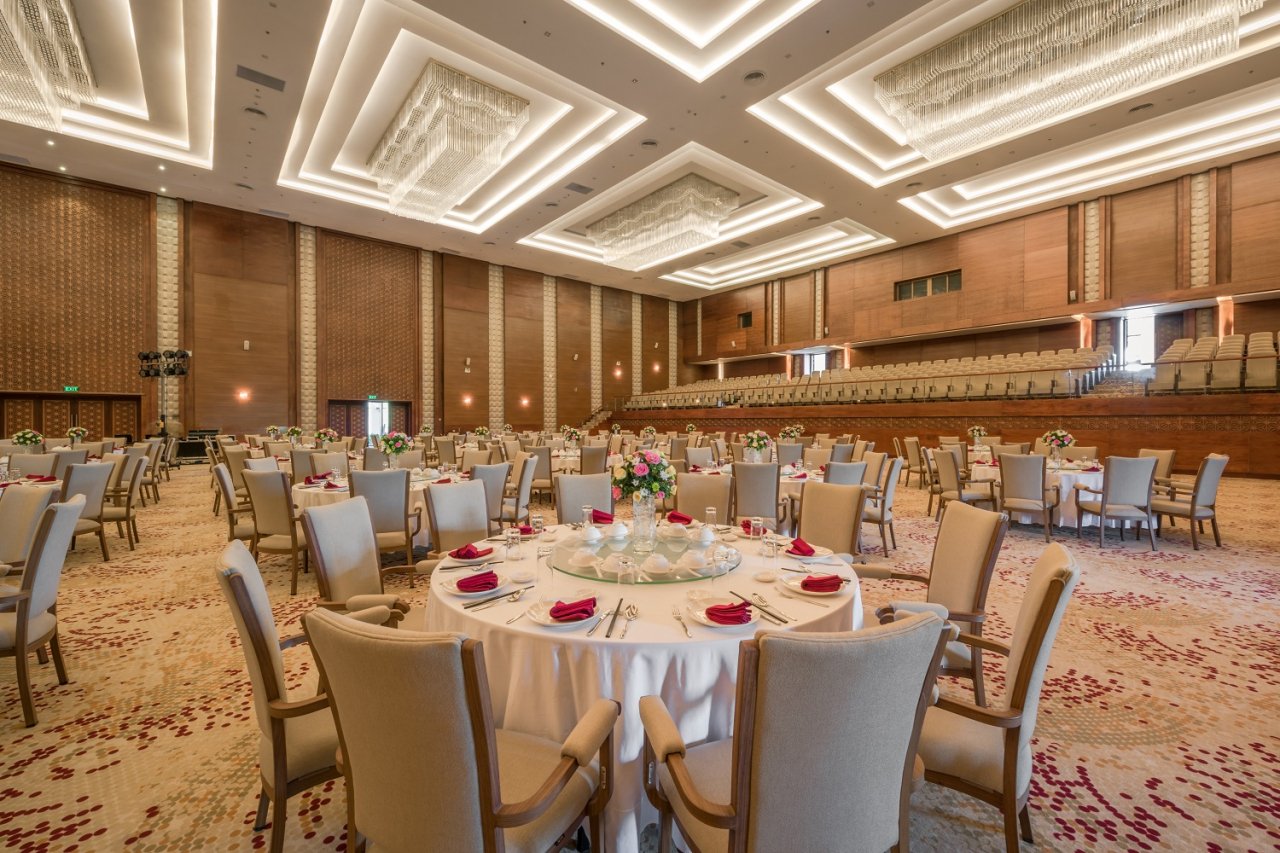bat-nhip-xu-huong-bleisure-flc-hotels-resorts-hut-khach-voi-goi-hoi-hop-moi