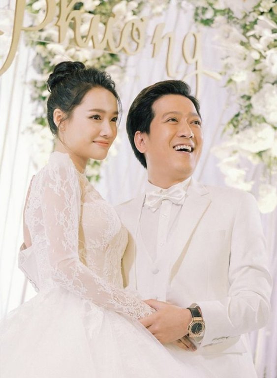 Trường Giang và Nhã Phương tổ chức đám cưới vào ngày 25/9/2018 sau 3 năm hẹn hò với nhiều sóng gió. Hôn lễ của cặp đôi có sự chung vui của không ít nghệ sĩ giới showbiz và nhận được nhiều lời chúc phúc từ người hâm mộ.