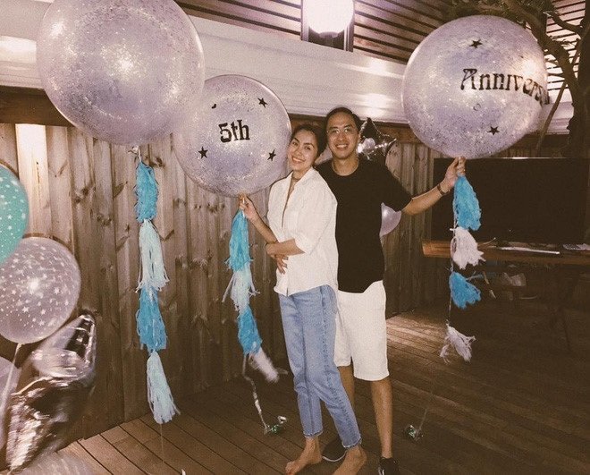 Kết hôn đã nhiều năm nhưng hai người vẫn luôn bày tỏ tình yêu với đối phương. Kể từ sau khi làm mẹ, làm vợ, Tăng Thanh Hà cũng không còn mặn mà với hoạt động nghệ thuật. Cô chuyển hướng sang kinh doanh. 