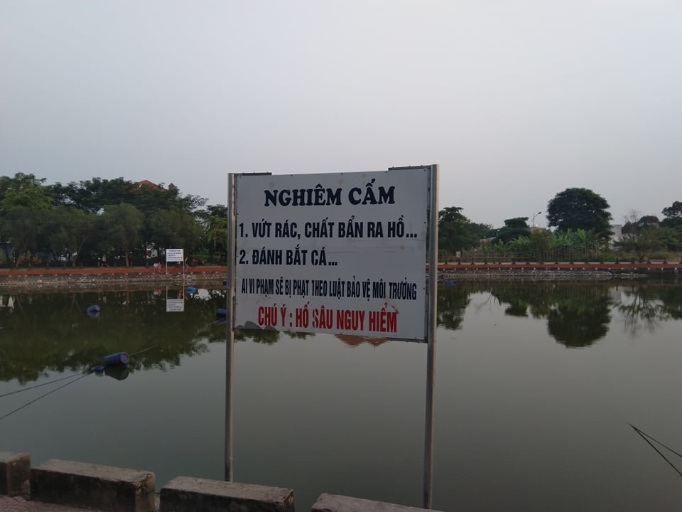 Khu hồ trong khu biệt thự cao cấp Đỉnh Long mà 2 học sinh đuối nước. (Ảnh: CTV).