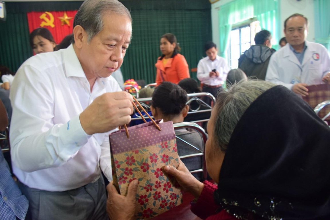 thua-thien-hue-kham-benh-cap-phat-thuoc-mien-phi-cho-nguoi-dan-kho-khan-vung-cao