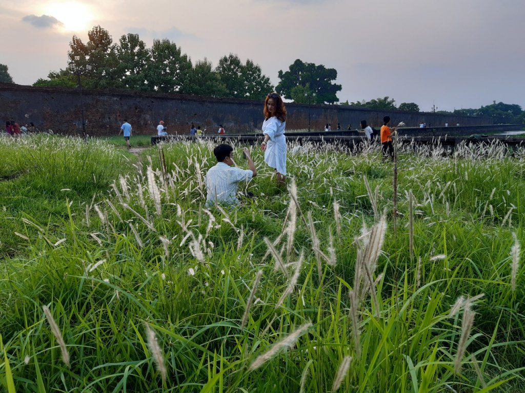 du-khach-chen-chan-khoe-sac-cung-hoa-co-dai-ben-thanh-co-dai-noi-hue