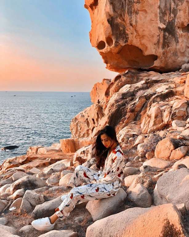 Ninh Thuận xuất hiện công viên đá với đủ loại hình thù kỳ lạ, nhìn ảnh check-in chỉ biết thốt lên: Trông nguy hiểm thế?