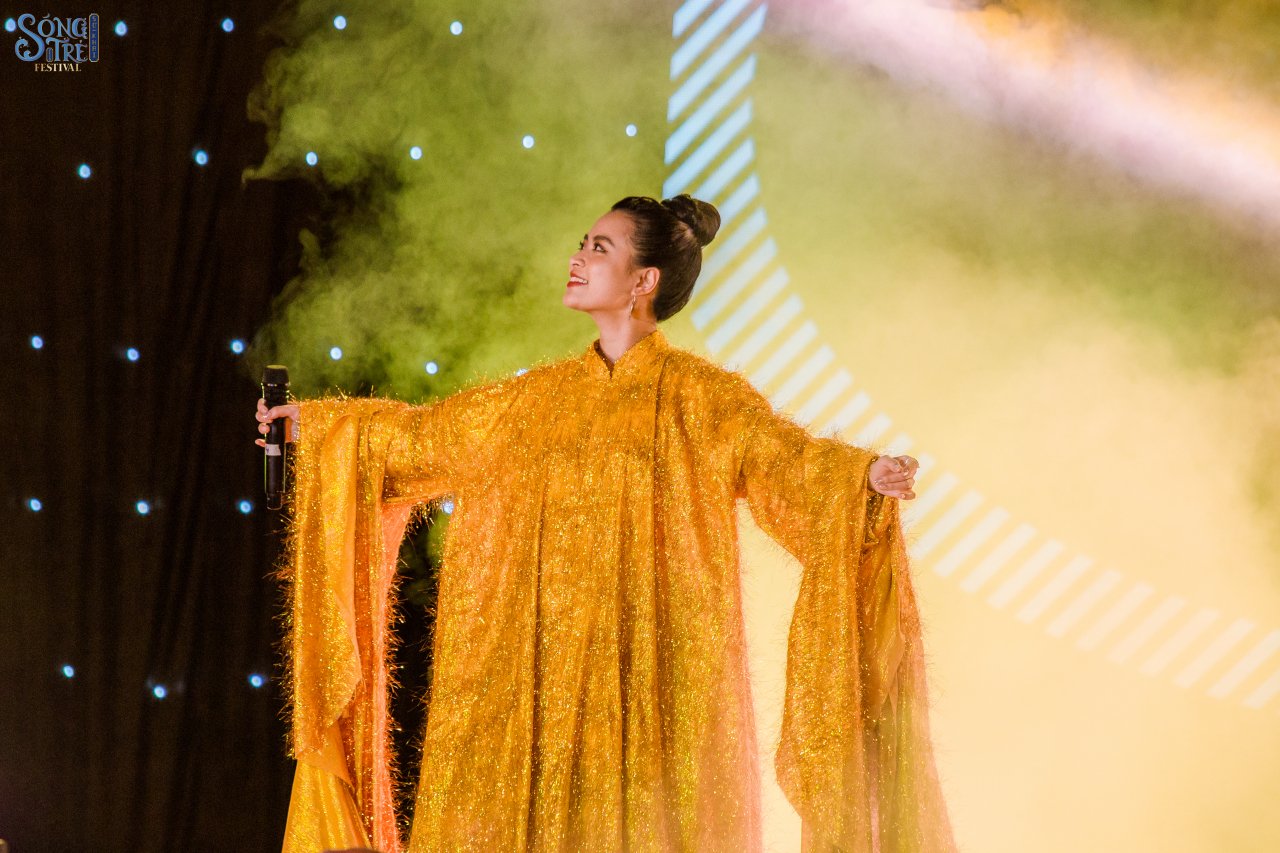 nu-ca-si-de-mi-noi-cho-ma-nghe-khuay-dong-san-khau-dai-nhac-hoi-song-tre-festival-2019