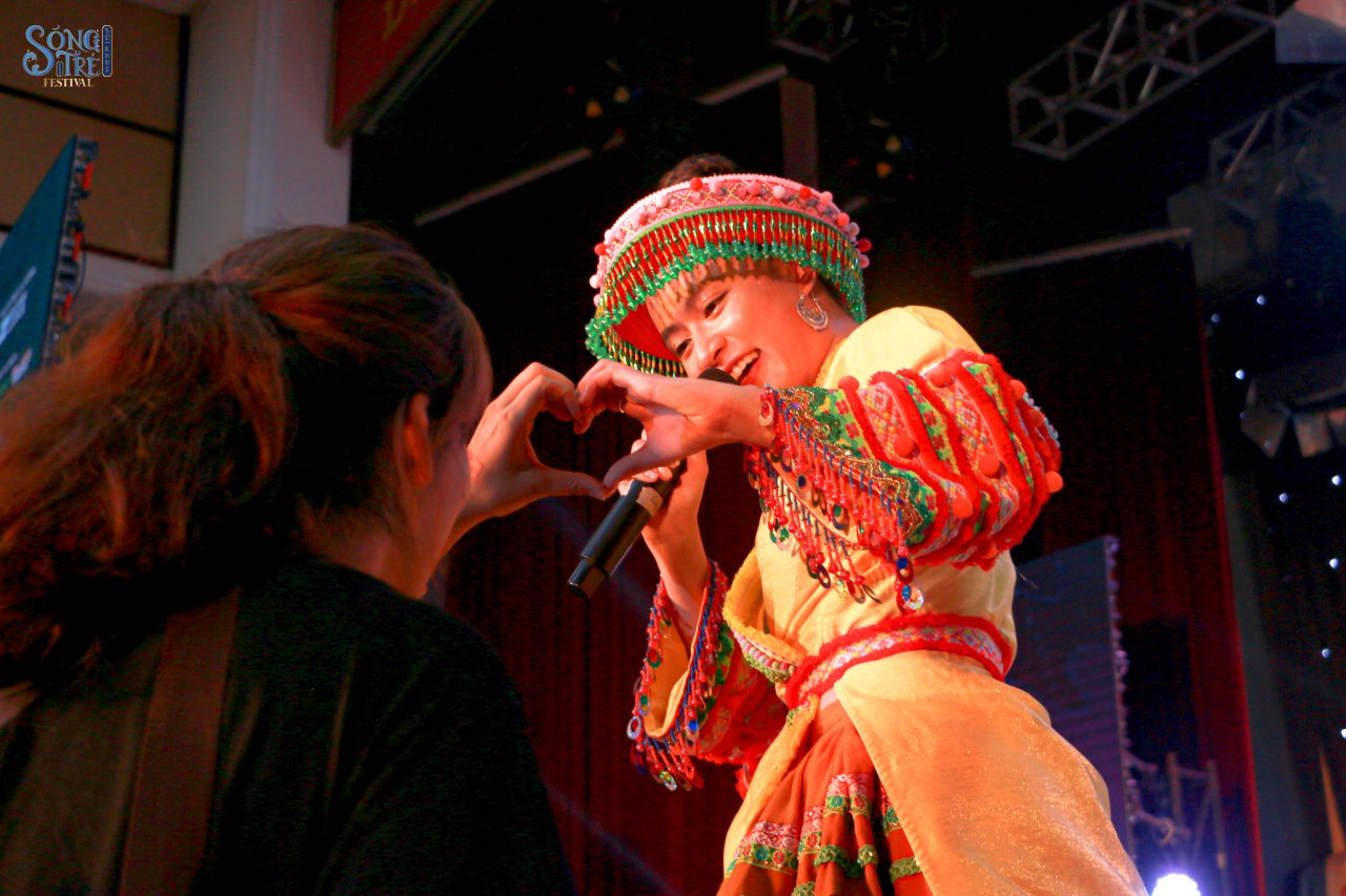 nu-ca-si-de-mi-noi-cho-ma-nghe-khuay-dong-san-khau-dai-nhac-hoi-song-tre-festival-2019