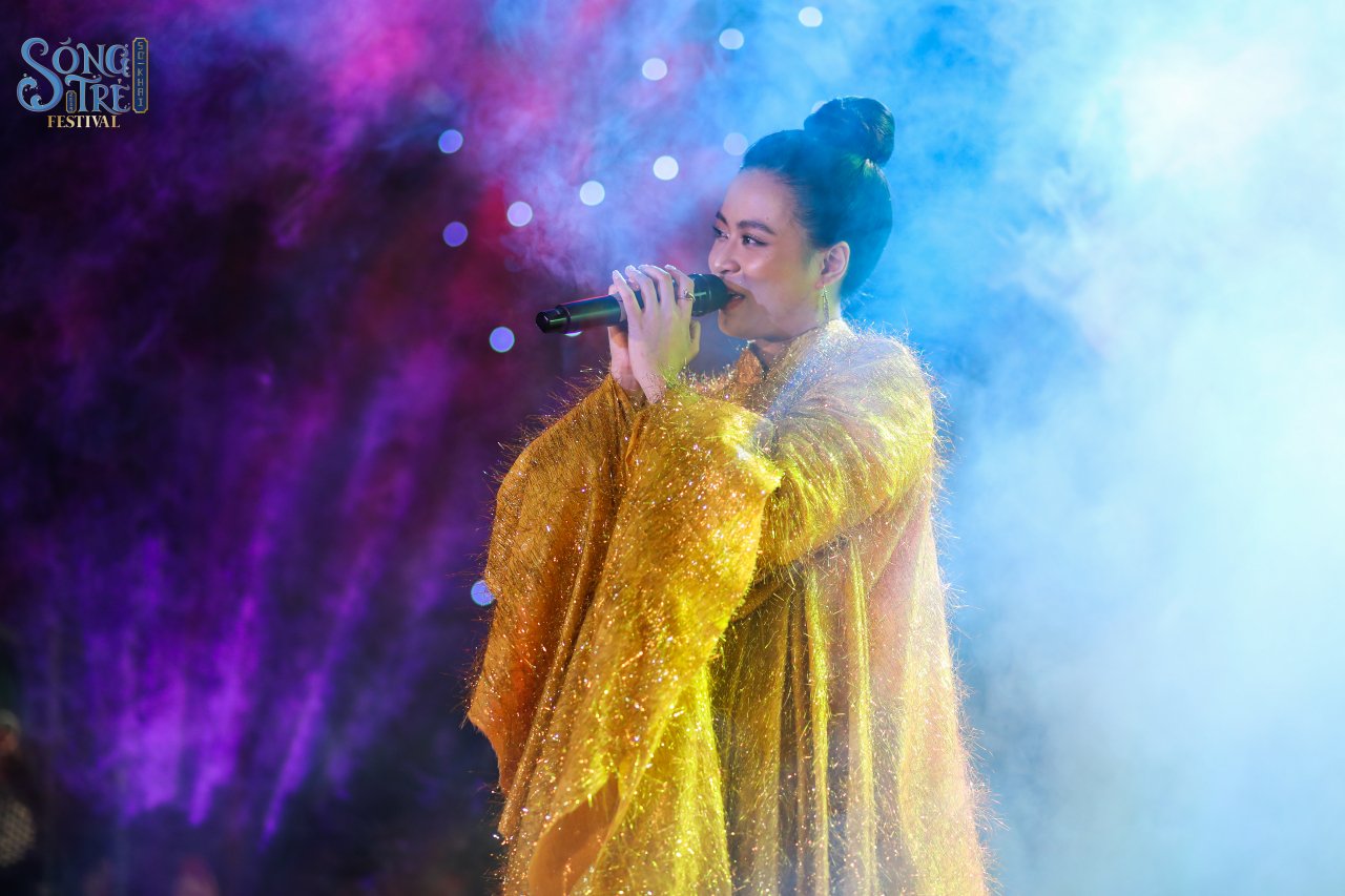 nu-ca-si-de-mi-noi-cho-ma-nghe-khuay-dong-san-khau-dai-nhac-hoi-song-tre-festival-2019
