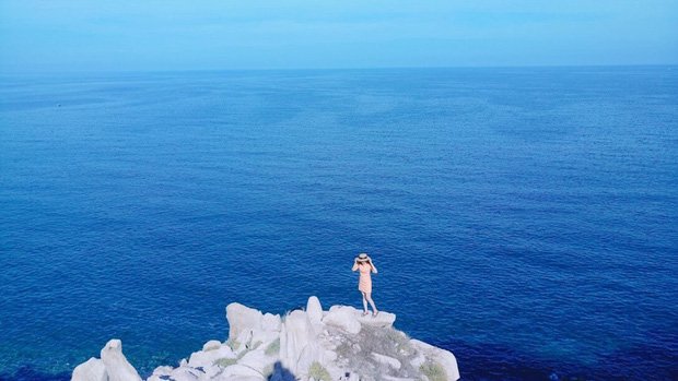 Ninh Thuận xuất hiện công viên đá với đủ loại hình thù kỳ lạ, nhìn ảnh check-in chỉ biết thốt lên: Trông nguy hiểm thế?