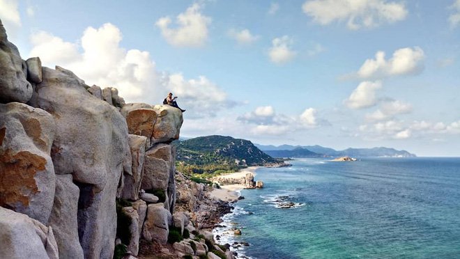 Ninh Thuận xuất hiện công viên đá với đủ loại hình thù kỳ lạ, nhìn ảnh check-in chỉ biết thốt lên: Trông nguy hiểm thế?