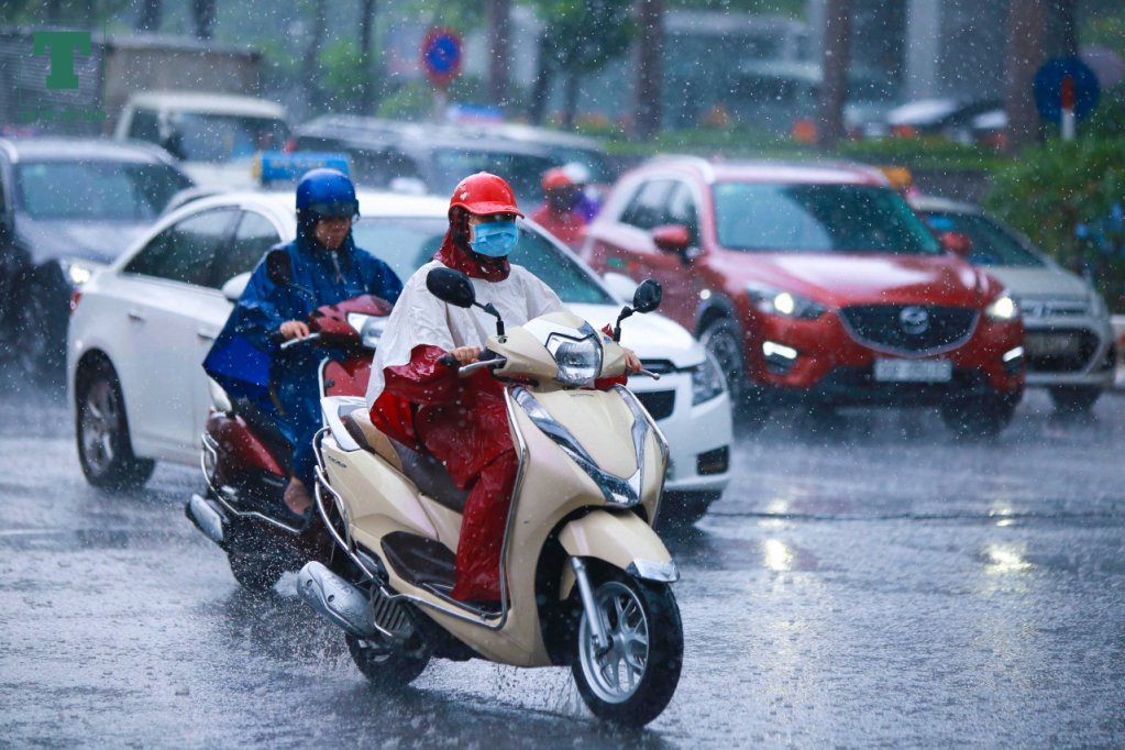 con-mua-vang-khien-chat-luong-khong-khi-tai-ha-noi-tro-nen-trong-lanh
