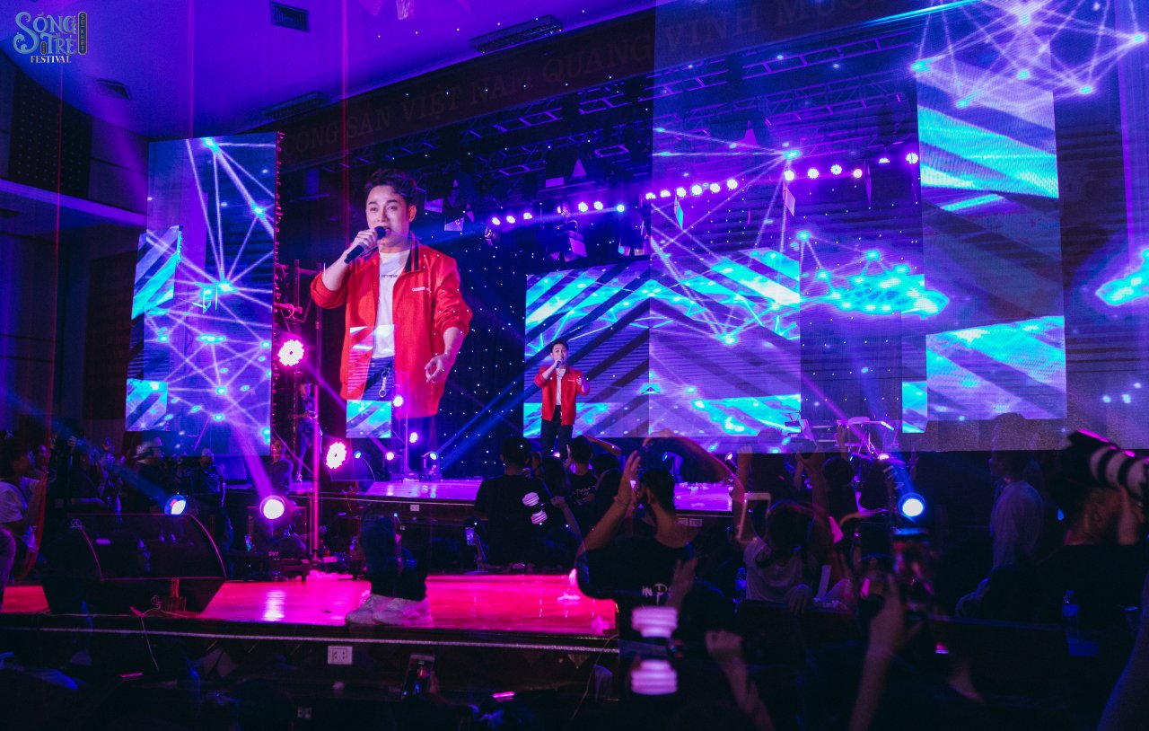 sang-mat-chua-truc-nhan-thieu-dot-sinh-vien-bao-chi-o-dai-nhac-hoi-song-tre-festival-2019