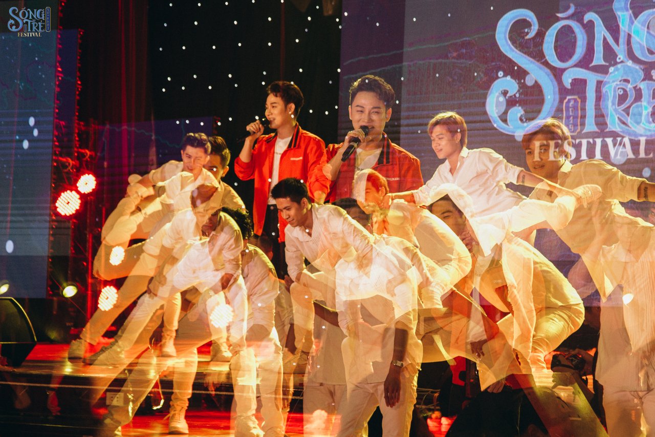 sang-mat-chua-truc-nhan-thieu-dot-sinh-vien-bao-chi-o-dai-nhac-hoi-song-tre-festival-2019