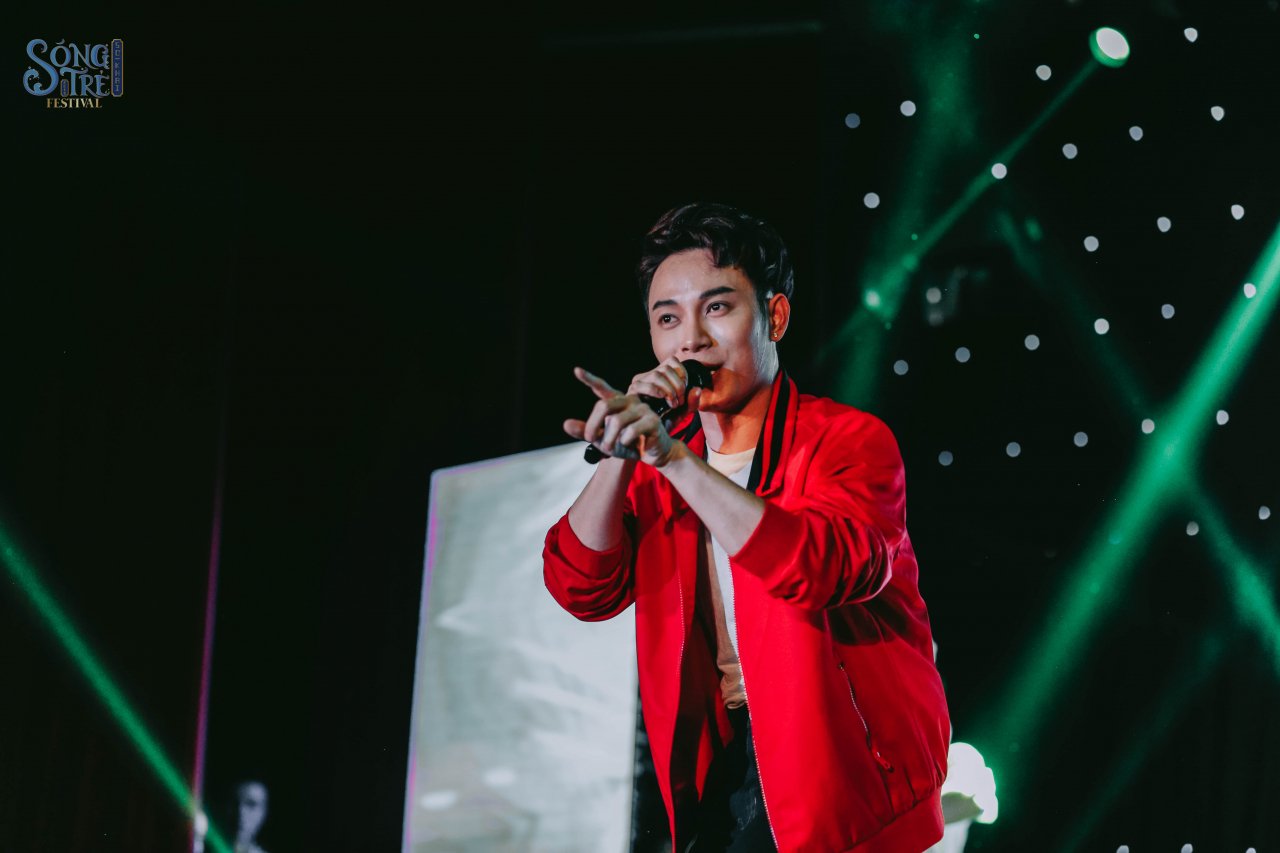 sang-mat-chua-truc-nhan-thieu-dot-sinh-vien-bao-chi-o-dai-nhac-hoi-song-tre-festival-2019