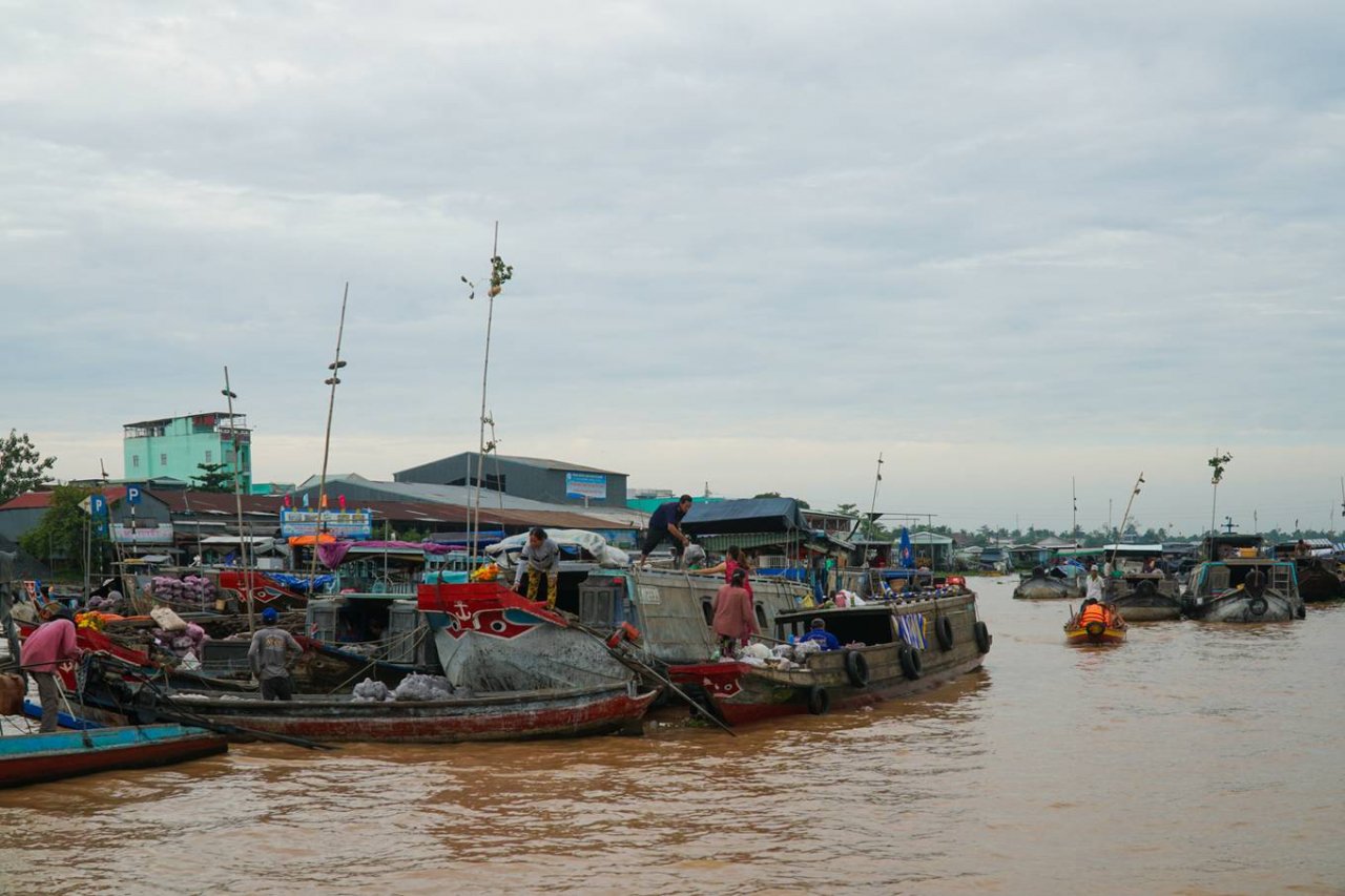 Cuối tuần check-in chợ nổi, hàng thốt nốt