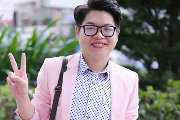 Đức Phúc sinh năm 1996, được biết đến với vai trò ca sĩ sau khi giành Quán quân Giọng hát Việt 2015. Đức Phúc được khen có giọng hát nội lực, giàu cảm xúc. Ở thời điểm đó, anh chàng sở hữu vẻ ngoại mập mạp không mấy ấn tượng.