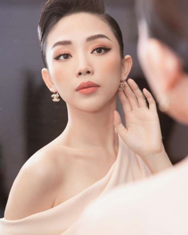 Tóc Tiên nói về mối quan hệ với mẹ ruột: 